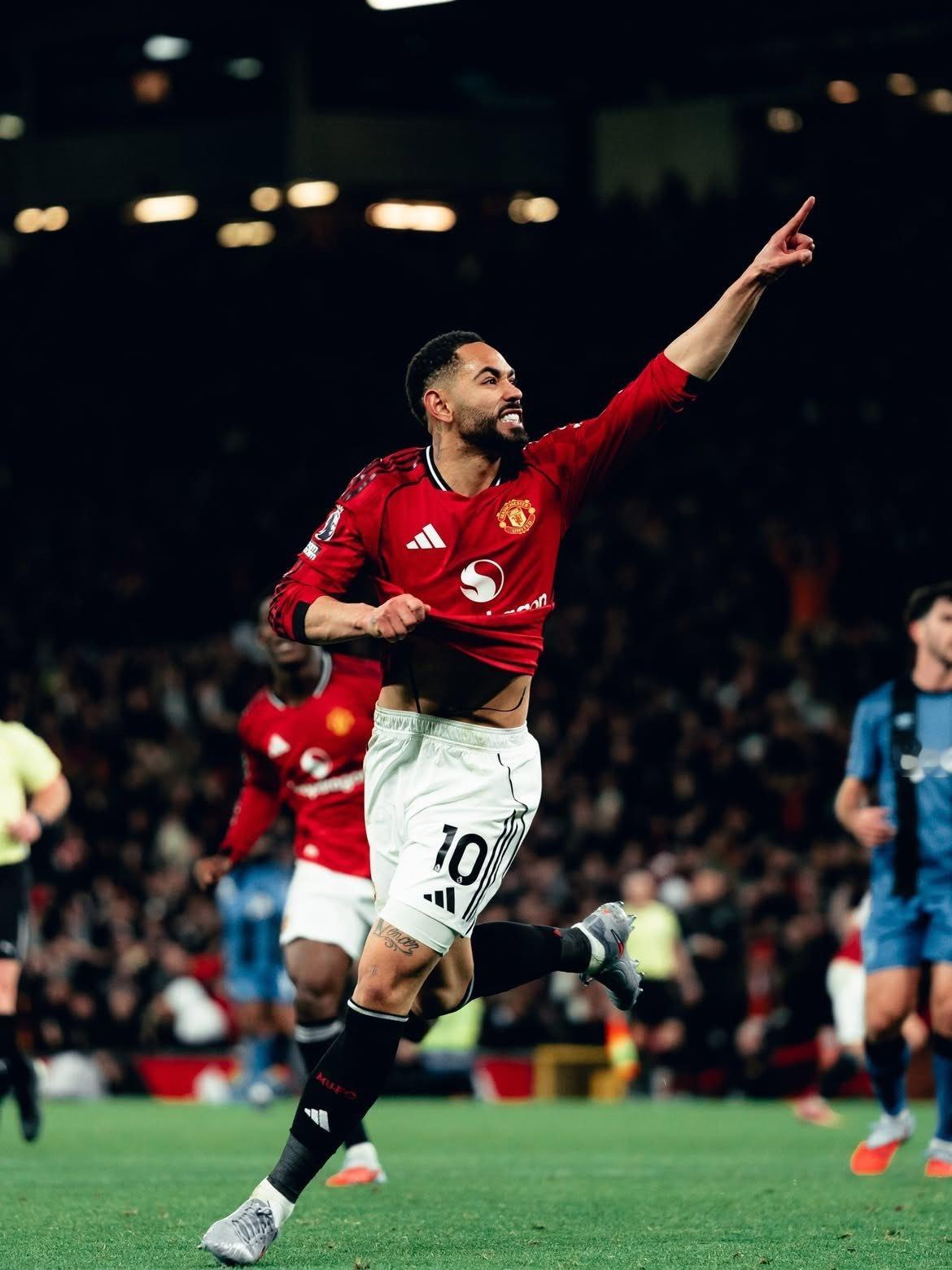 虽然被伯恩茅斯绝平，但各位名宿都对曼联进攻端的发挥，赞不绝口：卡里克：“曼联的进