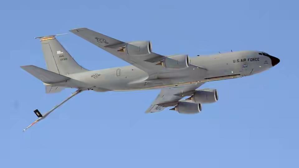 美军加油机坠毁的真相：绝密夜飞酿惨剧！美军加油机没有毁在伊朗的导弹下，却毁在了