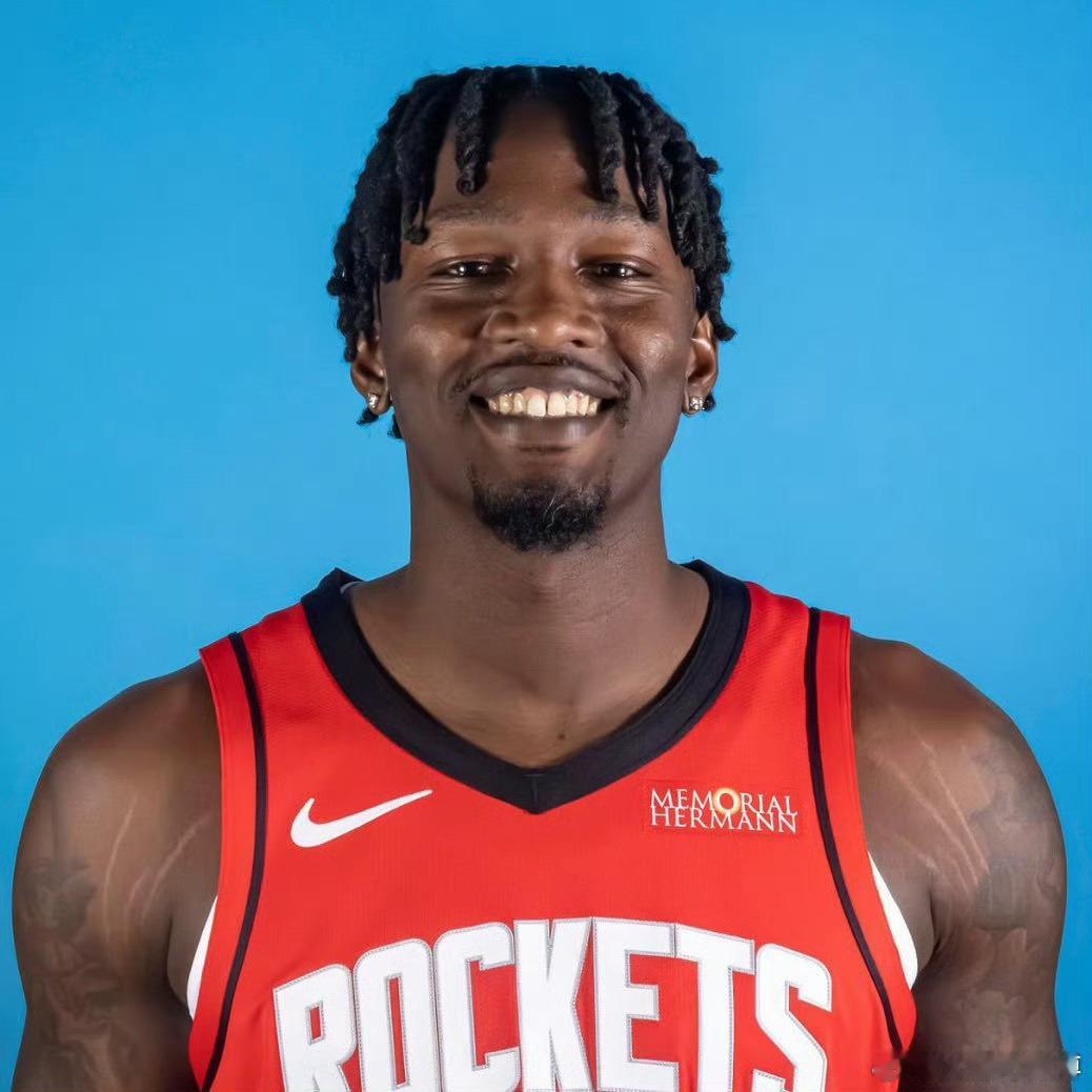 乌度卡谈及芬尼史密斯的下一步计划：“继续逐步加强。他正在进行无接触训练，得看看脚