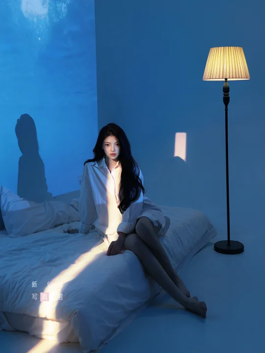 冷色调情绪片💦氛围感纯欲少女写真