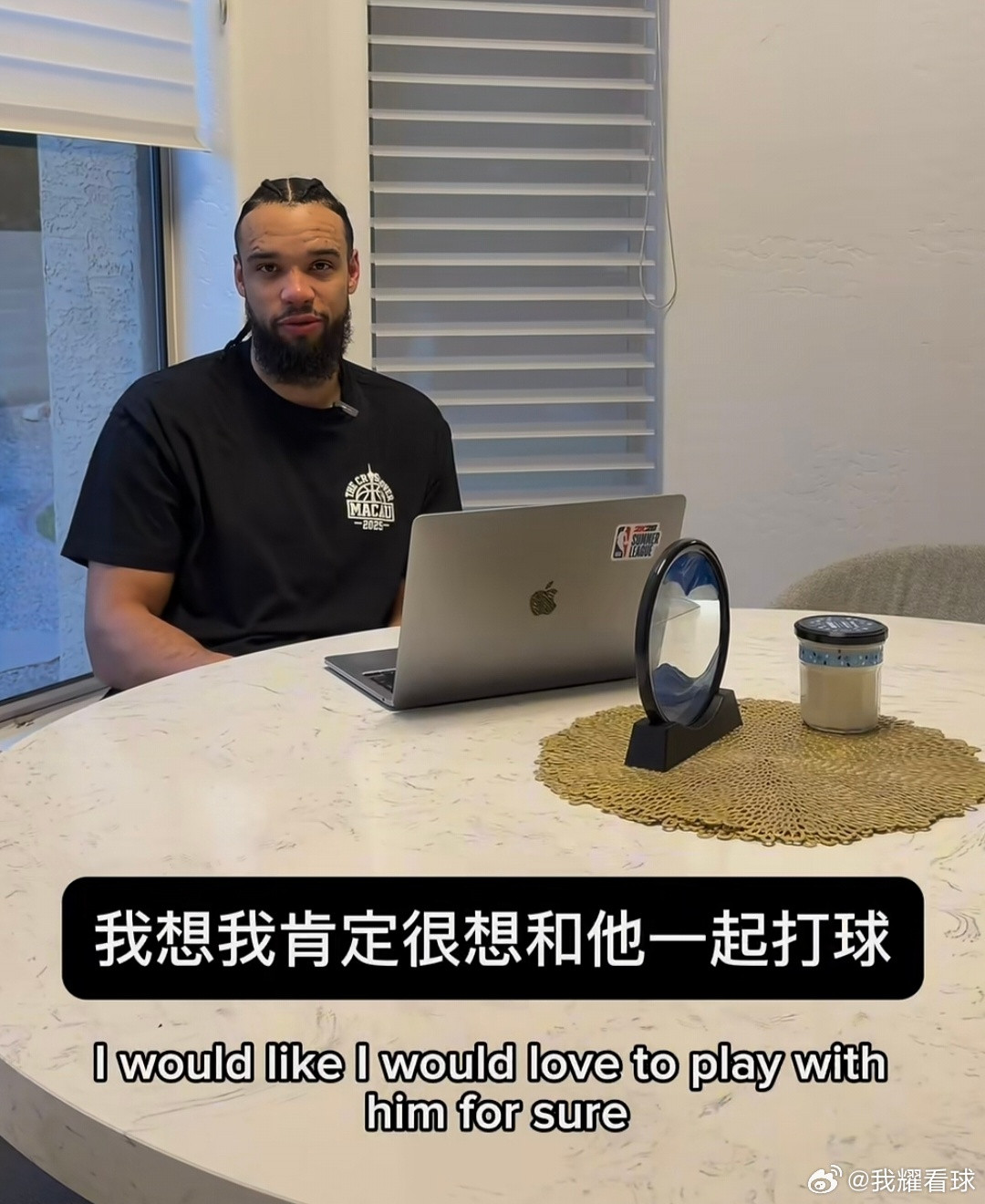 最近太阳队锋线狄龙-布鲁克斯看了徐杰的比赛集锦并评价道：“他打得很厉害，他知道什