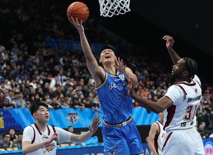 笑不活了！普通人上CBA能不能成功故意犯规？别抬杠！答案绝对是