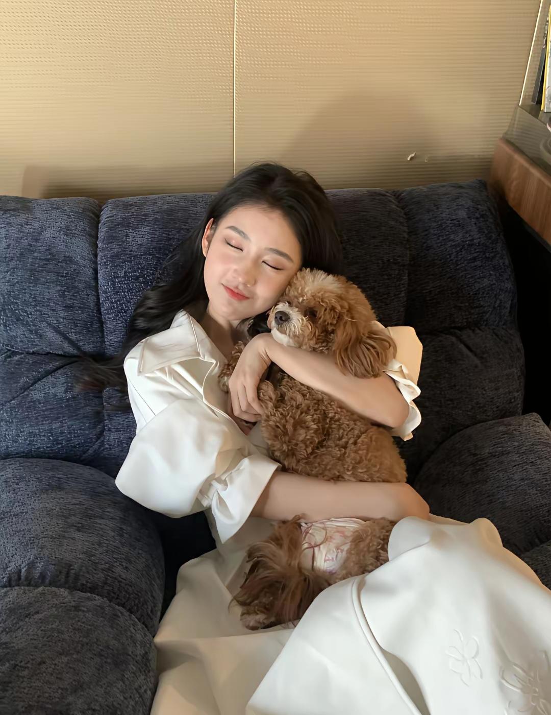[吃瓜]黄玉瑶，这jio…[无奈吐舌]不对，应该是~这🐶，好可爱