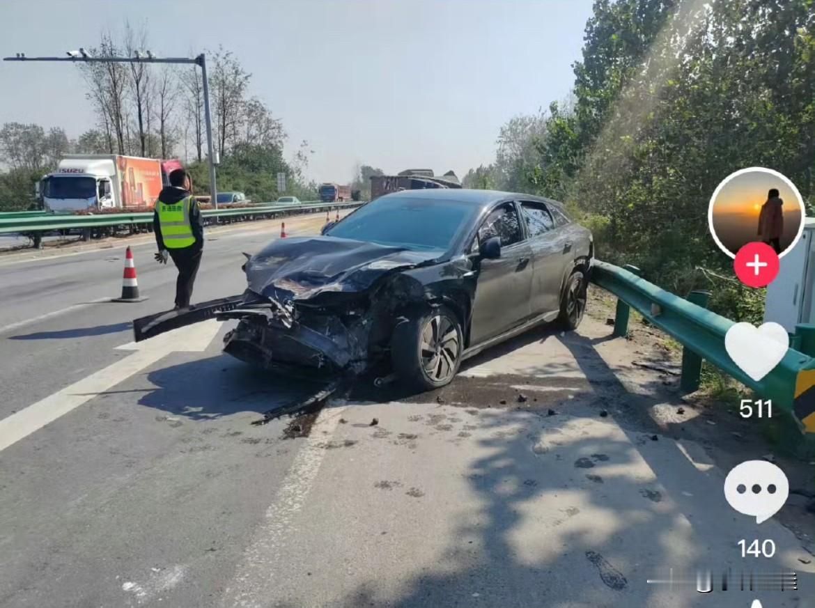 比亚迪海豹07车主:“安全气囊全打开,车窗自动下降,感谢比亚迪救全车三个人,撞成