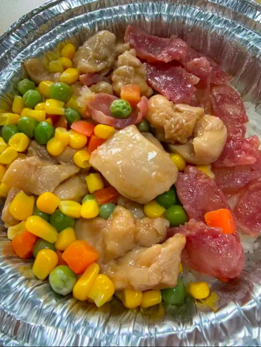 腊肠滑鸡煲仔饭