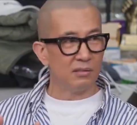 大s生命的最后一刻，应该很绝望吧！妈妈黄春梅和妹妹小s在隔壁房间喝酒跳舞，丈