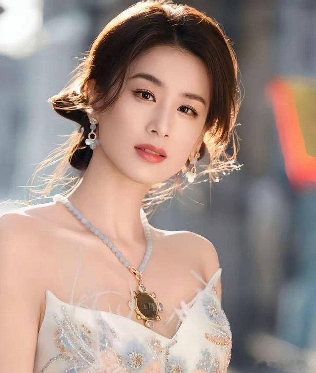 我朋友是形体课老师，她跟我说了句大实话，像黄圣依这样，都已经43岁了，身材还能保