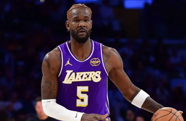 湖人记者更新了明日对阵太阳比赛的最新球队伤病报告。据悉，卢卡-东契奇和八村垒均