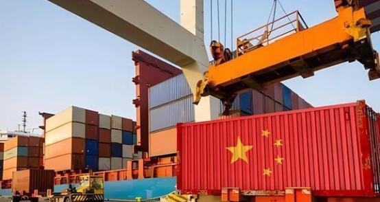 美国可是彻底坐不住了！他们把对华关税从最高145%一路降到30%，满心欢喜等着