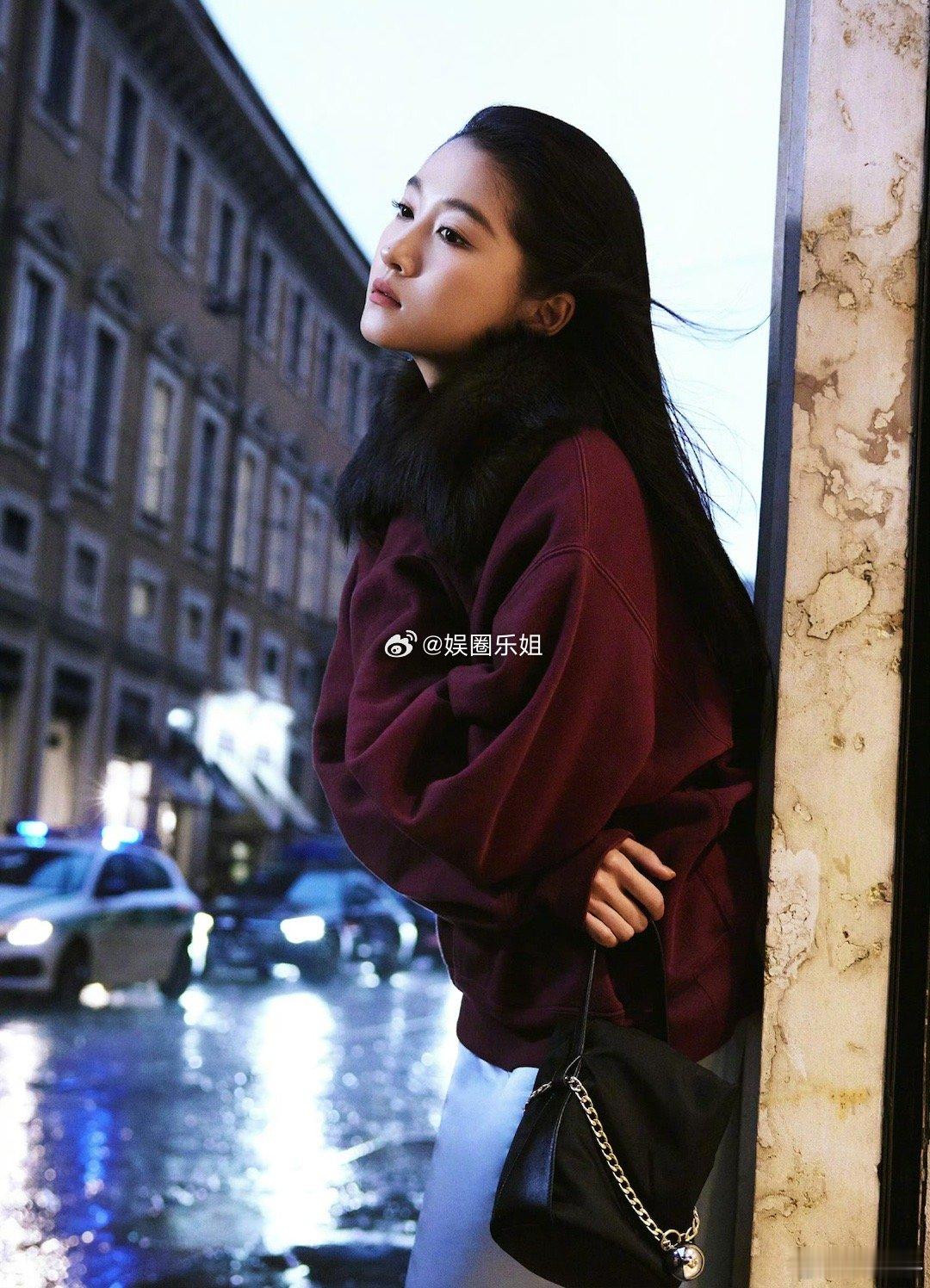 哈哈，管你们胡说八道什么[大笑]彤姐美美的在米兰各种美照输出！[大笑]关晓彤发微