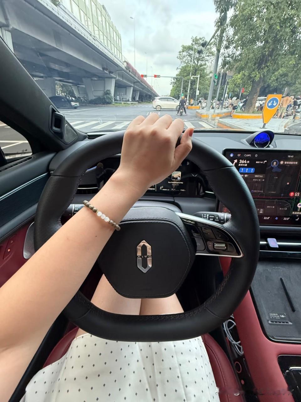 今天带老婆试驾了问界M6各方面体验感觉不比小米差​​​