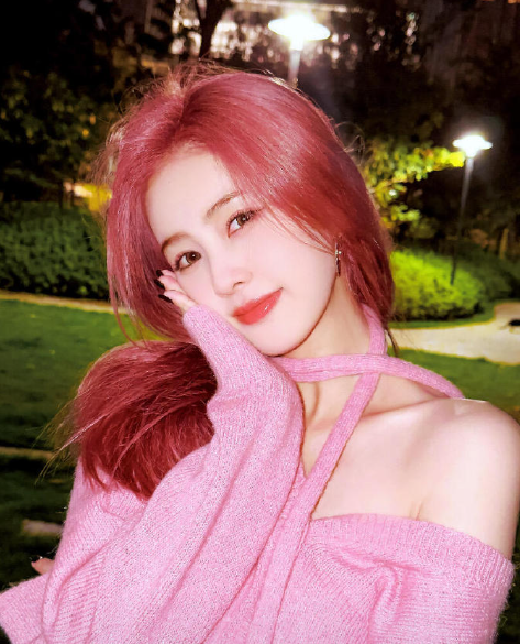 梦妍你染个头发是为了迷死我吗？​​​