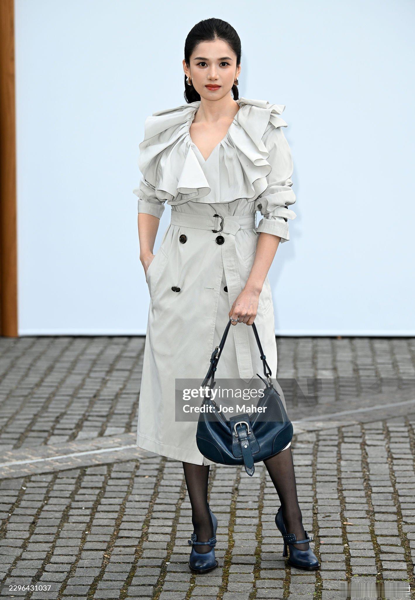 张婧仪出席Burberry秀场：​​​