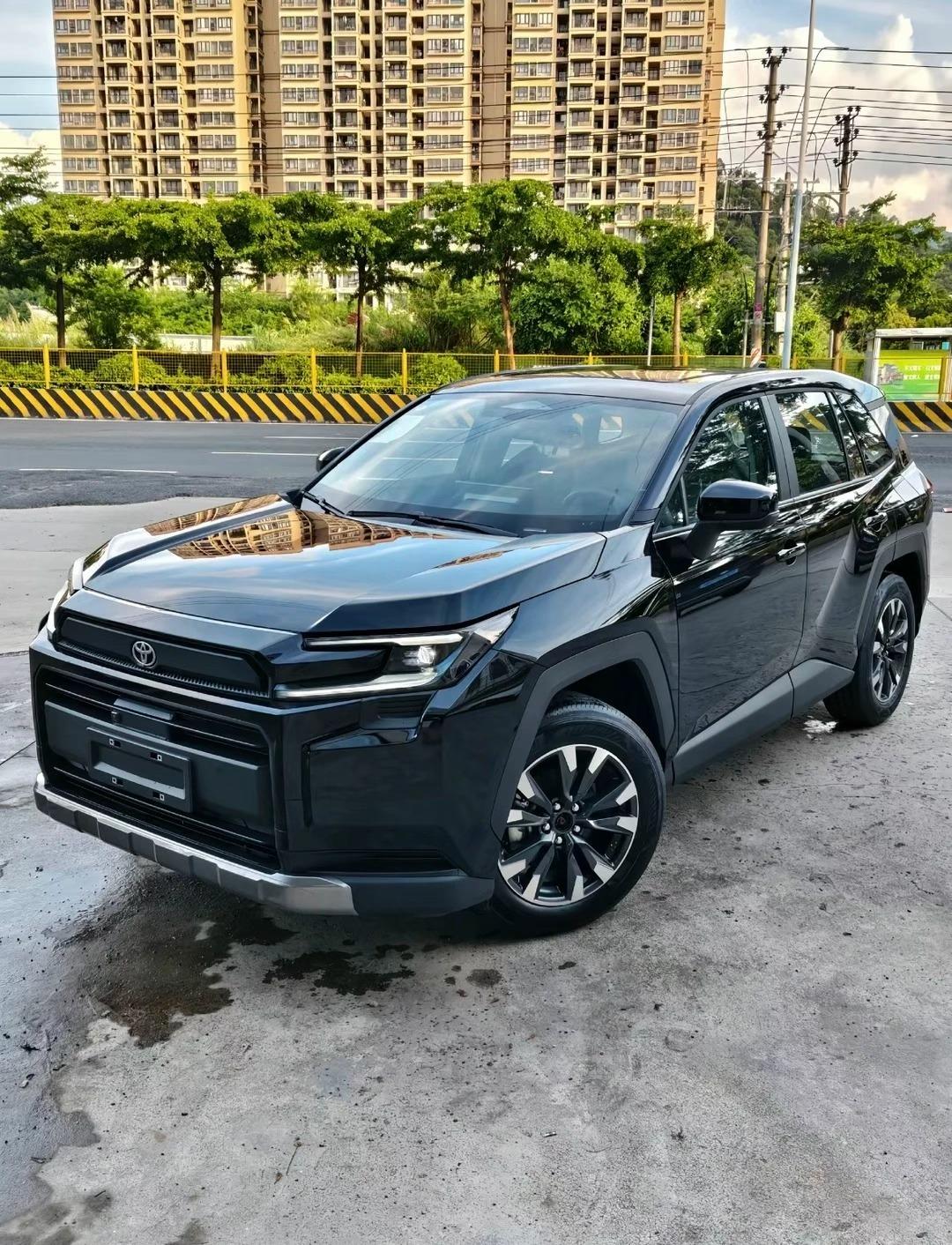 我去试驾了RAV4荣放，这可是号称“家用SUV标杆”的车，开起来还真给了我不少惊