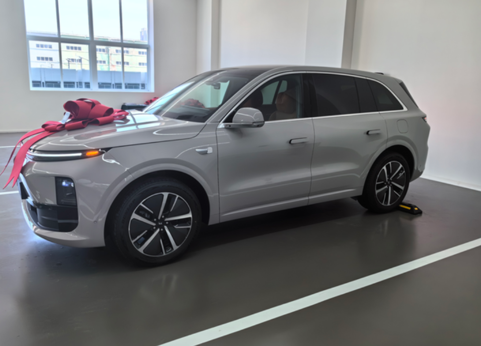 提车第一天感受今天跑了大概25-30公里（具体里程忘了拍照了），满电显示续航1