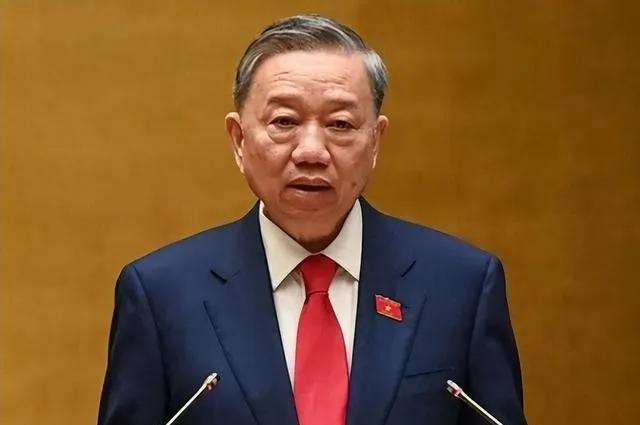 谁能想到，刚在北京签完大单、坐完复兴号体验了一把“中国速度”的苏林，前脚刚跨进家