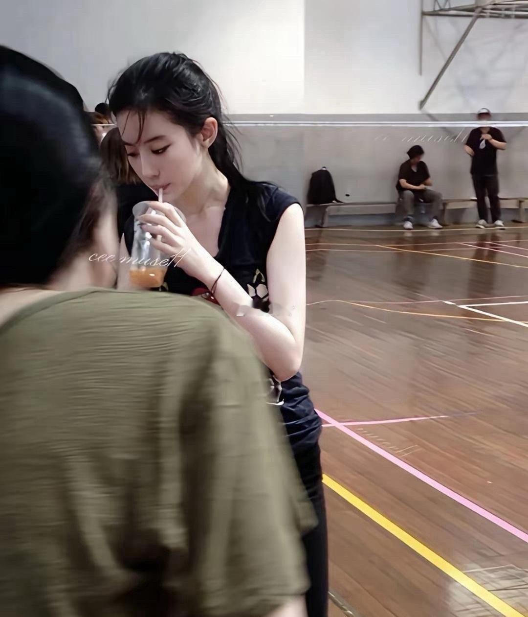 这是谁啊好漂亮