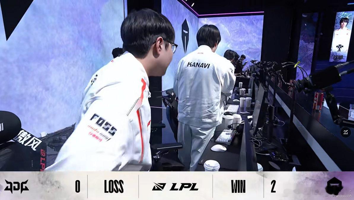 今晚Kanavi和JackeyLove先后拿下MVP，赛点局哥哥零失误，最后一波