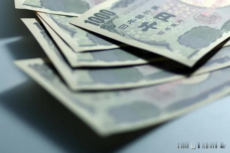 那个号称日股“榜一大哥”的日本央行，终于要开始减持ETF了。据彭博消息，它最早1