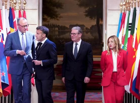 大型双标名场面又上演了，欧盟外长卡拉斯摆着一副高高在上的样子，拿“国际法”去教育