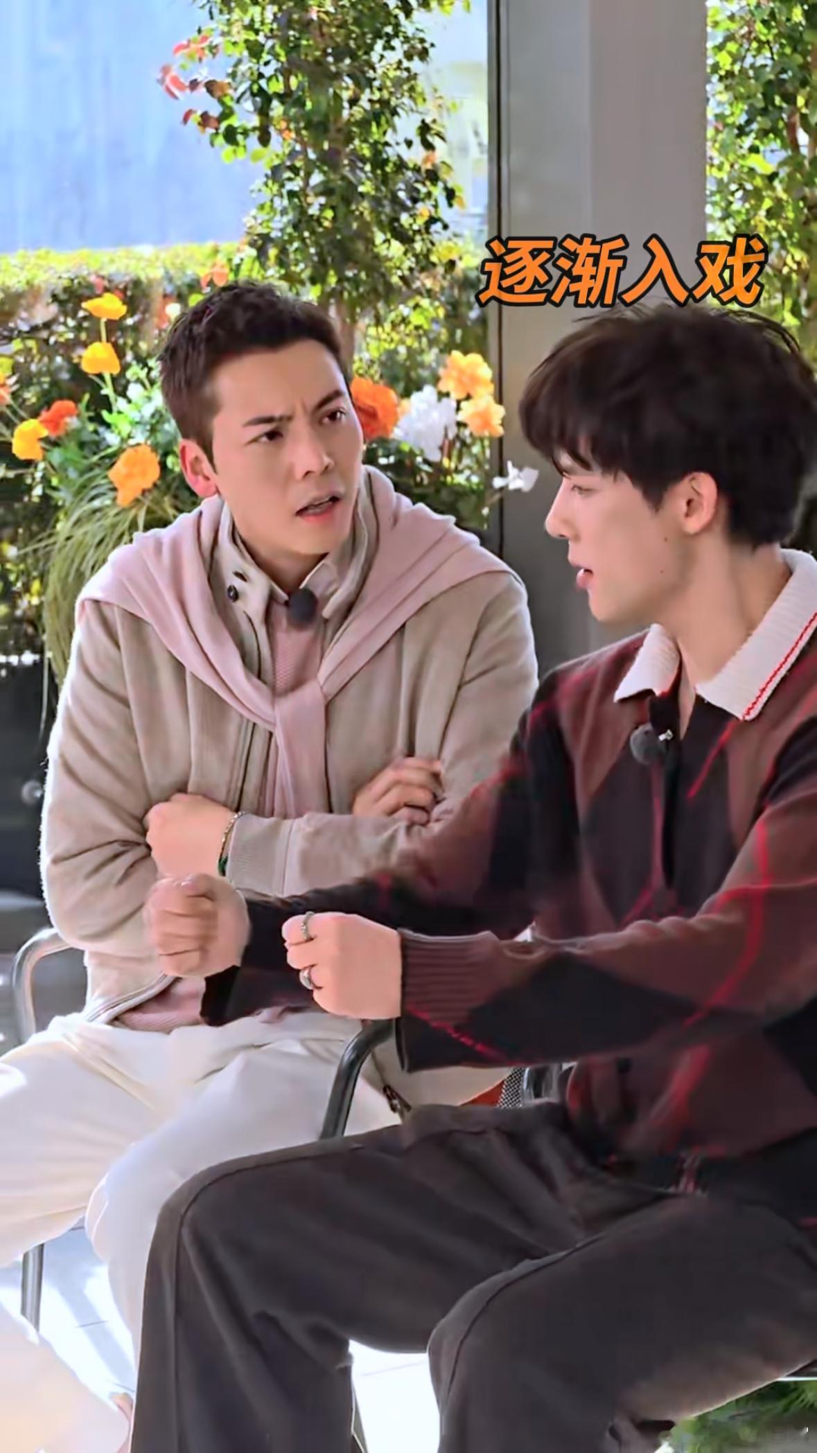 陈伟霆广东话被王安宇带偏了现在就出发说到粤语，陈伟霆绝对是“正宗”，可是一遇到