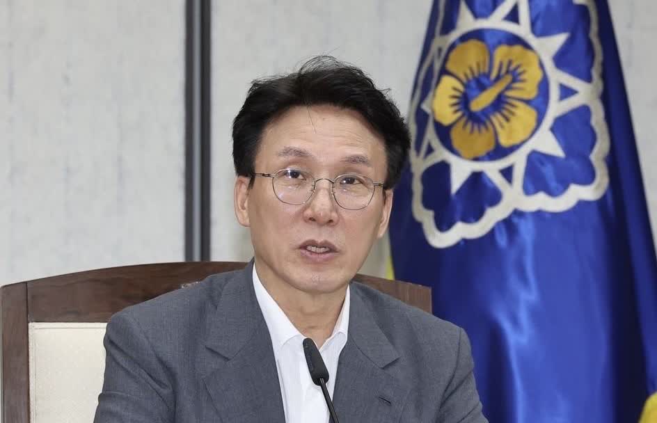 韩国国务总理金民锡2日就共同民主党全国党员代表大会（全党大会）选出新任代表一事表