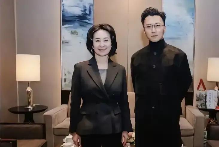 伺候明星吃饭，发现他们最在意的根本不是菜。哈尔滨宴会后台，我端盘子时撞见李