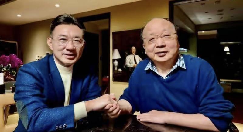 江启臣肯定吃错药了！为了让自己能选台中市长，竟然找胡志强来给自站台与撑腰。要