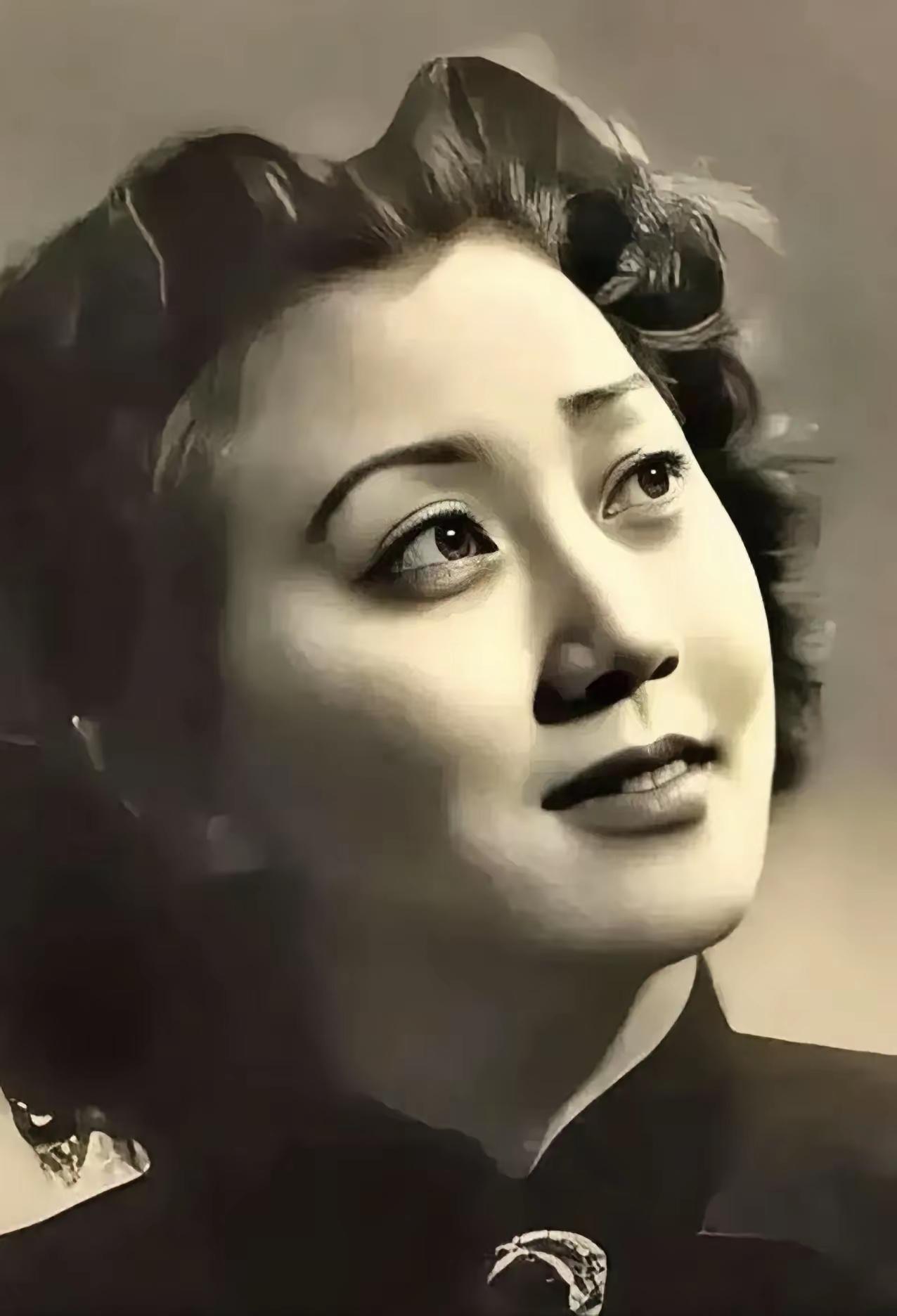钱学森的太太蒋英，真的是一位精致的美人，同时也是一个爱国的女士，当年钱学森回国的
