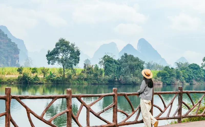 震惊！广西女子返乡时竟发现村庄空无一人，唯一的“陪伴”竟是自己！近日，一则关