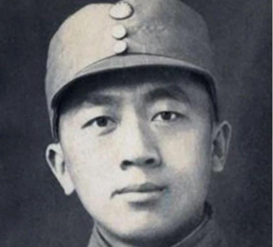 1942年，日伪军一名师长派人送给粟裕一包烟，粟裕感到疑惑，以为敌人送来的礼物，