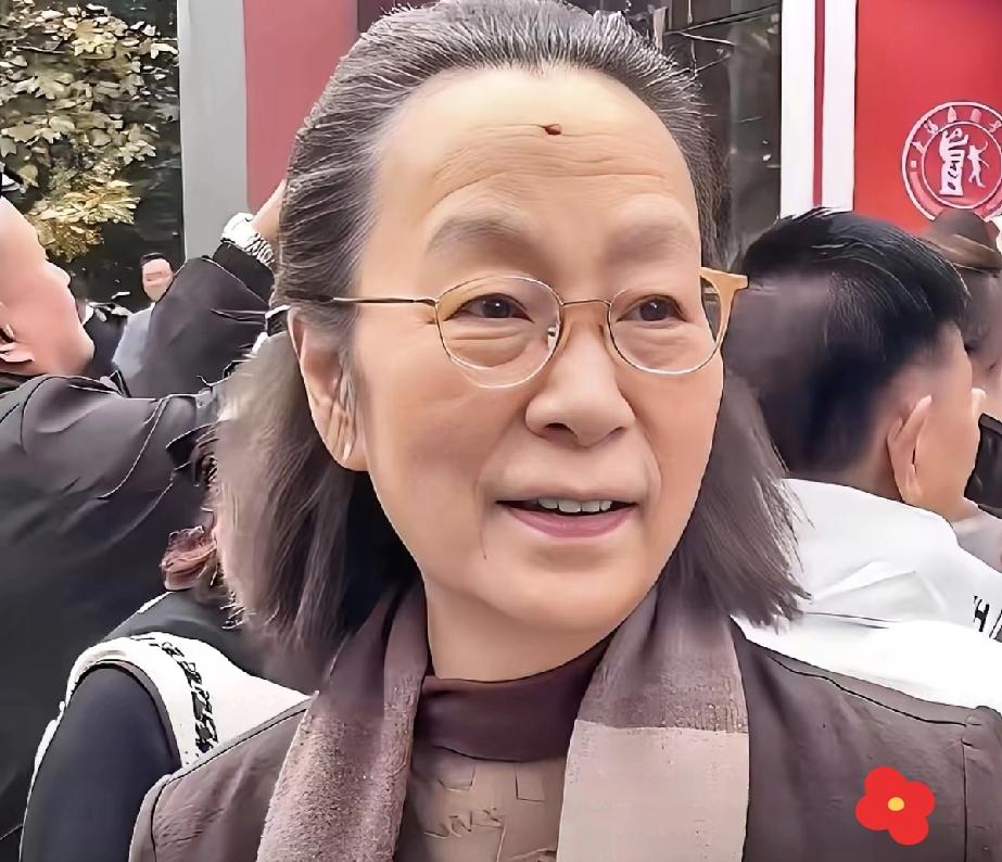 奚美娟在媒体面前坦言：“我这辈子干的就是演戏的行当，把戏演好才是我的本分，别的