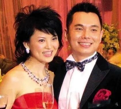 李湘前前夫李厚霖被刑拘，他的哥哥妹妹也被拘留了，是经济罪很复杂。李湘和他闪婚
