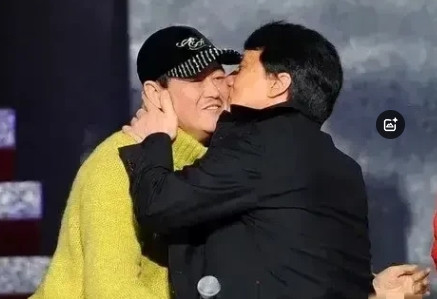 2014年，成龙打电话给赵本山:“赵兄，我马上60岁生日了，要办寿宴，您可一定来