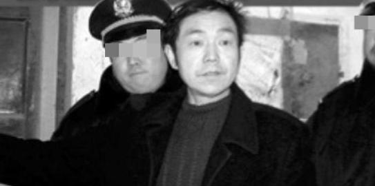 “打！给我狠狠的打！”1998年11月14日下午，在西安某条偏僻的小巷里，一群染