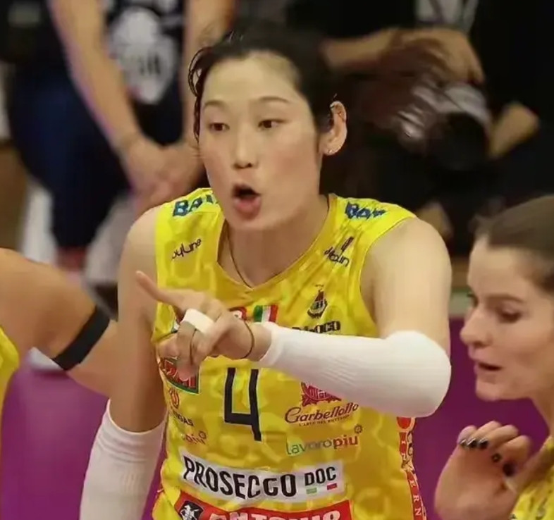 队友助力，朱婷回归中国女排现曙光?来华参加世界女排联赛的赫尔茨和卢卡西奇，是朱