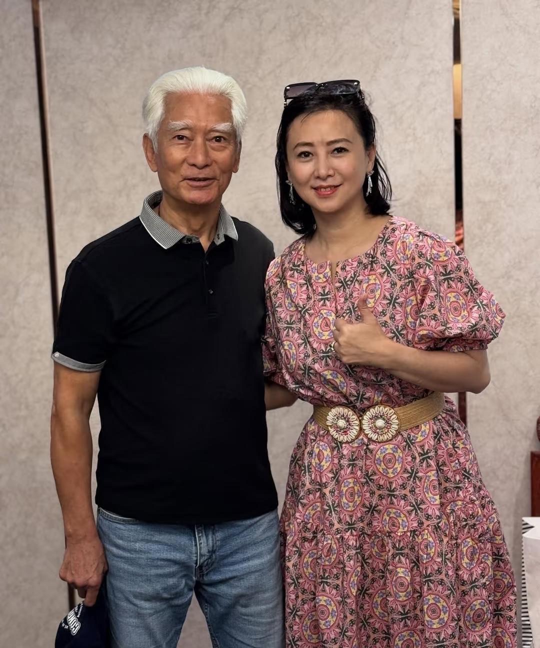 好友为翁虹庆祝57岁生日