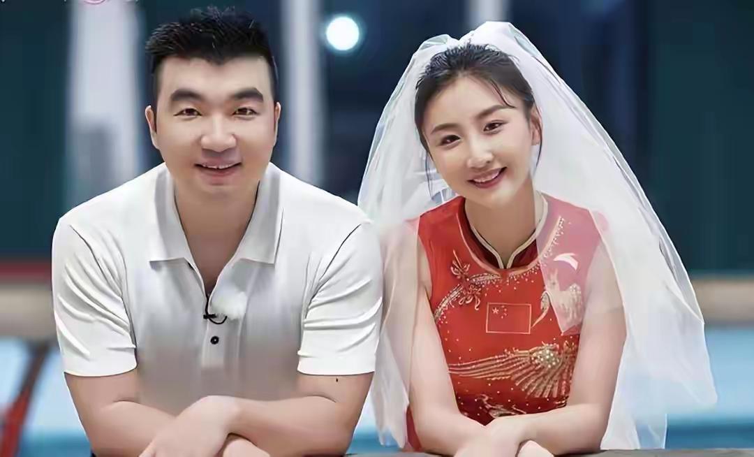 何雯娜当年和体操冠军陈一冰遗憾分手，时隔八年，她结识知名导演步入新恋情。二人还没