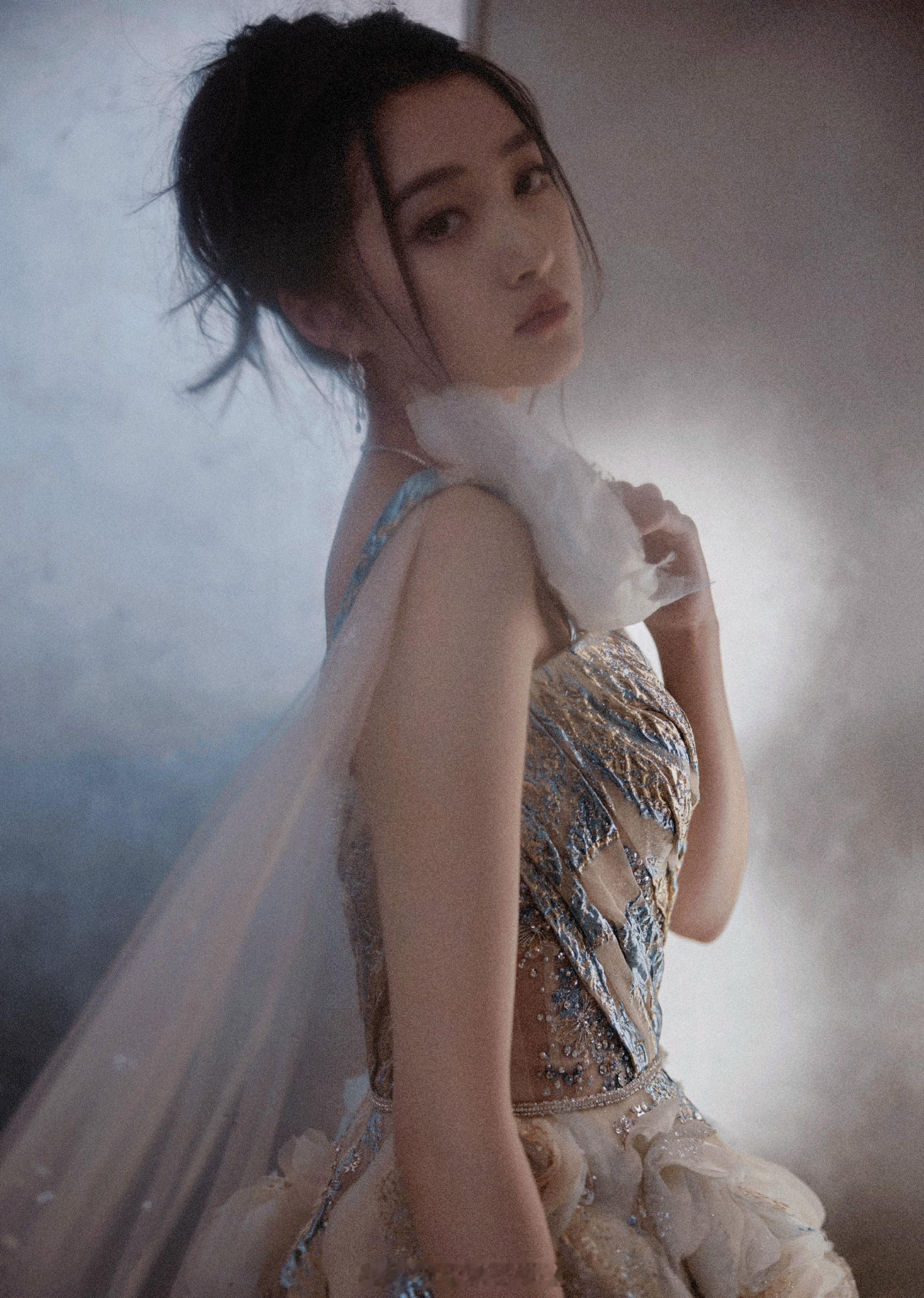 关晓彤雪域玫瑰裙
