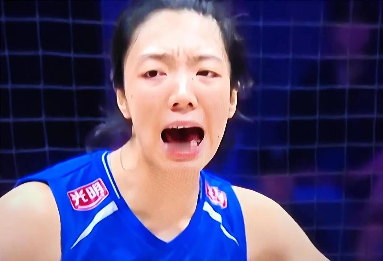 中国女排晋级决赛，最差之人浮出水面，吴梦洁回归后她失灵了世联赛期间，在吴梦洁缺