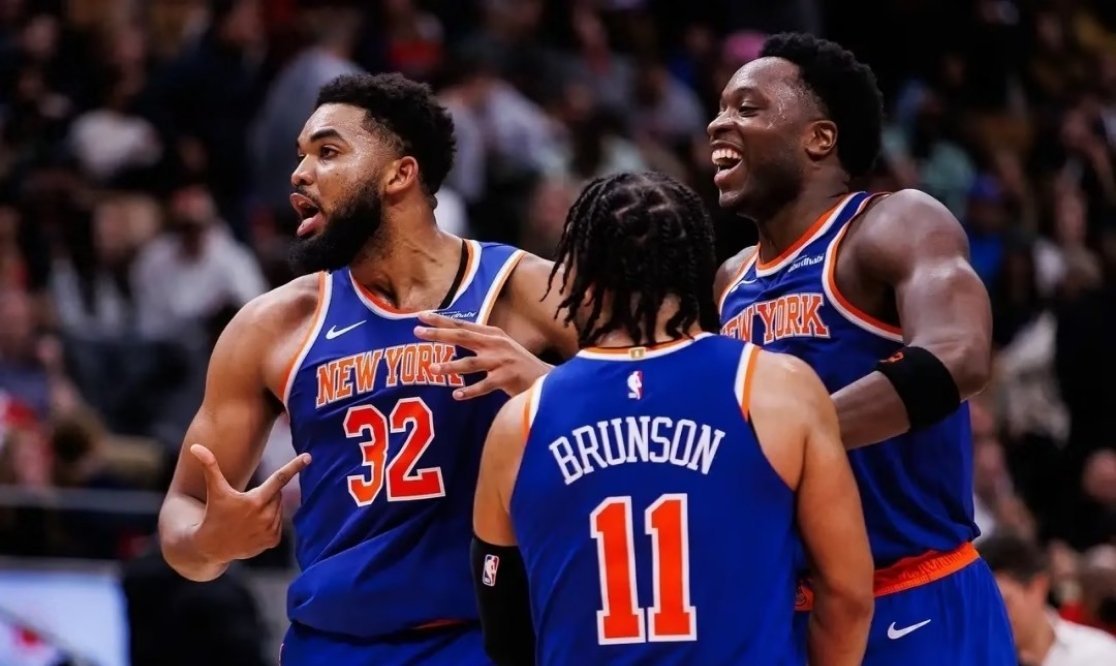 骑士本赛季前两场对阵尼克斯，第一场被爆16个篮板，骑士投进19个三分，骑士最终