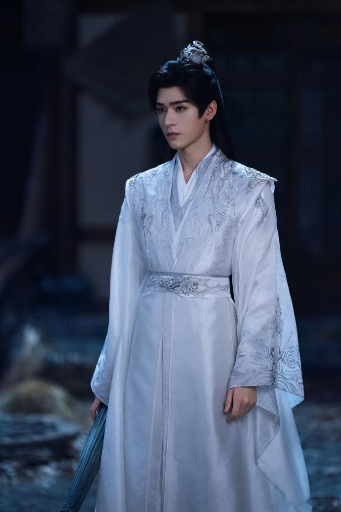 把龚俊当风筝放的那场打戏播了《暗河传》这段打戏太燃！龚俊演的苏暮雨被剑气卷着飞像