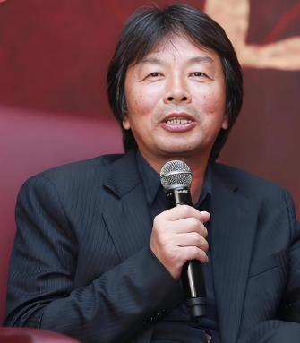 “在底层生活，千万别太有素养，也别太好说话。要活得像一把刀。在底层，越有