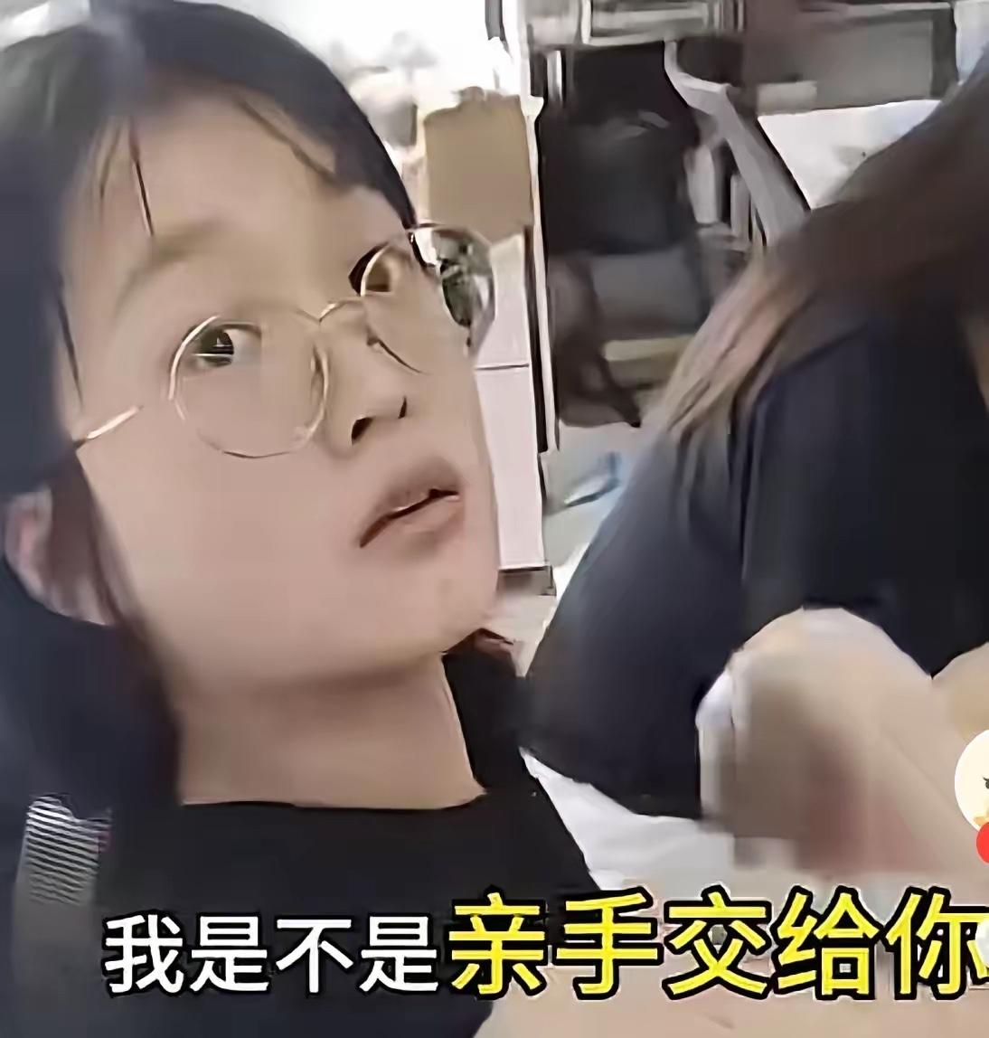 全网炸锅！杭州女子吃完外卖反手白嫖差评，2000万网友怒议这女孩这回彻底火了