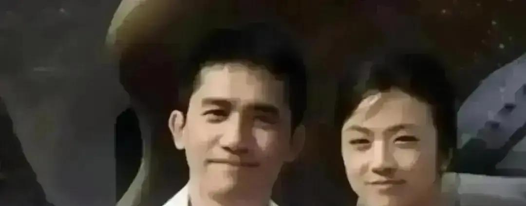 4K修复，撕开了《色戒》最残酷的真相。梁朝伟0.5毫米的指痕，汤唯暴露的脊椎骨