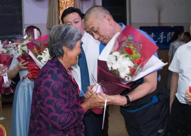 老头今年又给员工发了1.8亿年终奖，更让人羡慕的是，他在接受采访时表示，他