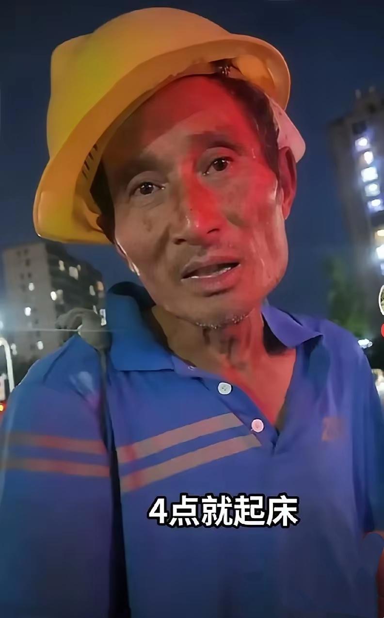 今天刷到一个视频，一位七十岁的大叔，每天四点就起床干活。家里儿子抑郁症，老伴儿瘫