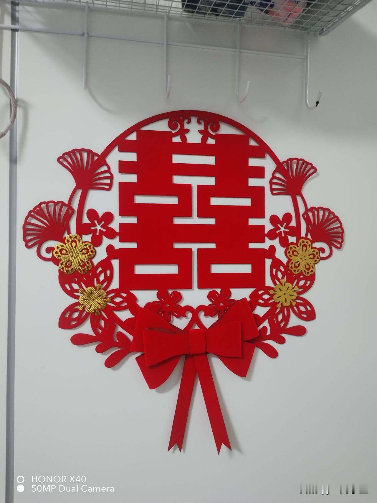 今天闺女家打扫卫生，楼上楼下面积不小。马上就要到正日子了，感觉越来越紧张。今