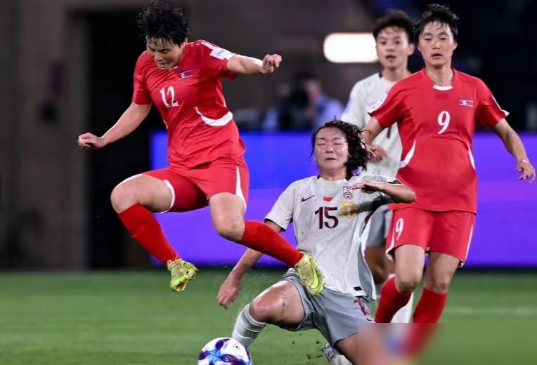 你敢信？补时绝杀被VAR认了后，朝鲜女足全队罢赛10分钟！3月9日亚洲杯小组