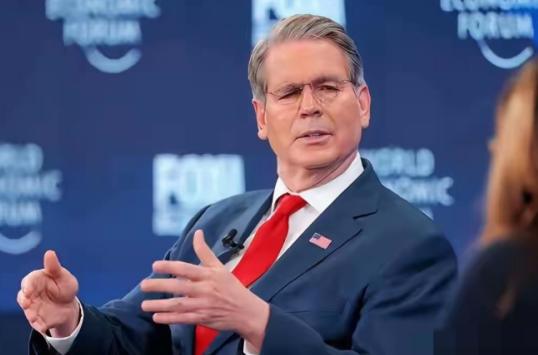 美财长：中国买不到伊朗油。同一天，70艘油轮装满美国油高价出口！4月14日，美